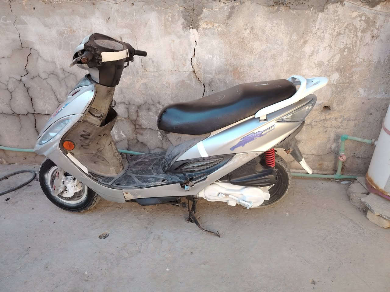 دراجتين للبيع سلف وهندر شغالات كهربائيات كله شغاله مامفتوحات مكاني بابل قضاء الهاشميه ***********
