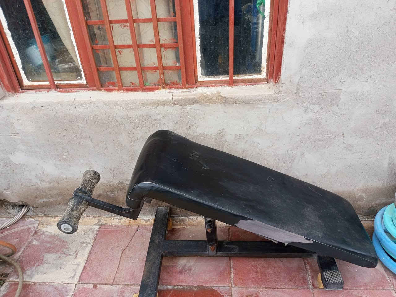 قاعه حديد منزليه كامله متكونه من جهاز جري الماني نضيف مال بيت يتحمل اوزان عالية وجهاز سيقان امامي ومصطبه متحركه والثانية مصطبه تمارين المعده بالإضافة إلى حمالة شفت وحمالة دمبلصات واقراص ستيل وربل مختلف الأوزان ٢٧٠كيلو ودمبلصات من وزن كيلوين الى وزن ثلاثين كيلوا الوزن الكلي للدمبلصات ٣٦٥ كيلو وشفتات عدد أربعه زت وعدل واحد كبير اولمبي طول مترين وعشرين العنوان ذي قار الشطرة للاستفسار الاتصال على الرقم ***********
