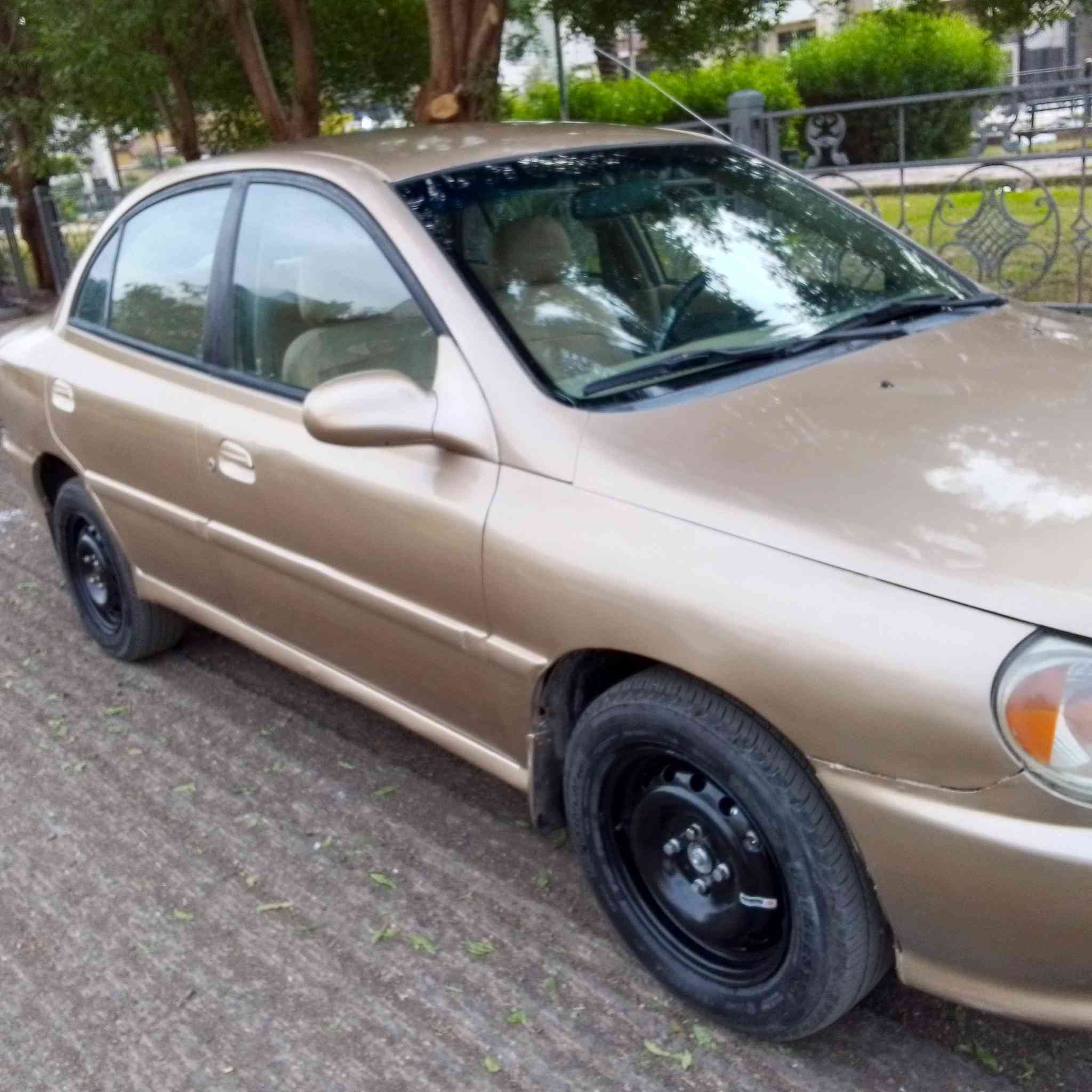 كيا ريو كير عادي 2001 دواخل بلادية بدون ضربة صبغ عام محرك ممتاز 1600 المرغوب داخل  بلادي سيارة جاهزة صدر ممتاز تايرات باتري جدد السعر 42 ورقة رقم ديالى سنوية باسمي لغاية 2031 هزة جديدة بغداد العطيفية للاتصال ***********
