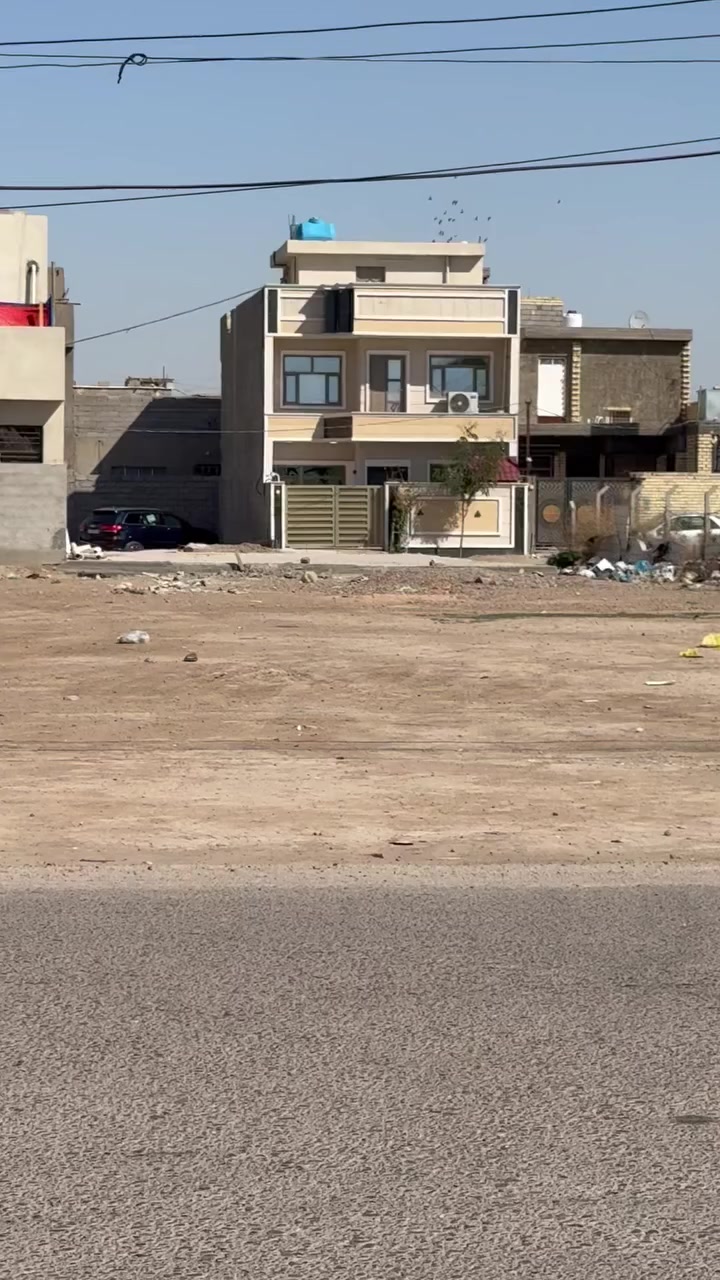 قطعه ارض المساحه ٢٠٠ متر واجه١٠نزال٢٠ بيه رفت مربع الاول حي النصر قرب الملعب للستفسار اتصل ***********
