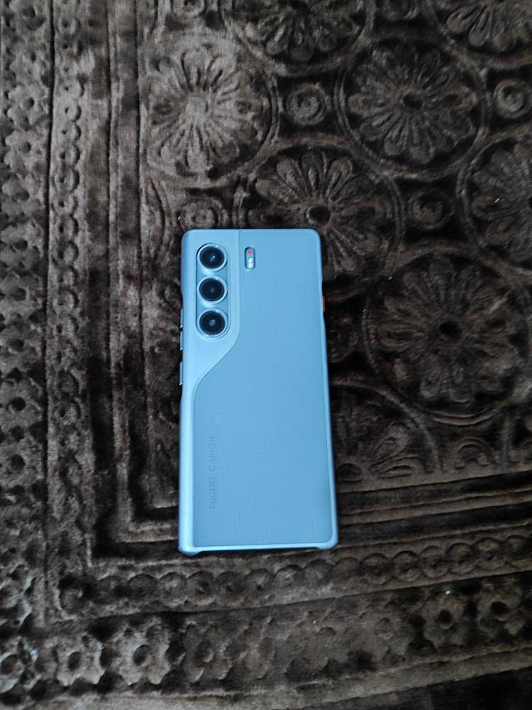 سلام عليكم حبايب قلبي
غني عن التعريف تكنو كامون برو اربعين فايف جي 
الجهاز مثل ما تشوفون نضافته ١٠٠ بالميه ما بي اي خدش 
او زلق قبل شهرين اشتريته اني 
اريد اراوسه بأيفون ١٣ عادي مع فرق 
الجهاز بطاريته ٥٠٠٠ يعني احلم يخلص شحن
بالبوبجي معروف السلاسه مالته ٩٠حقيقه 
الكامرات كلشي شغال 
مع غراضه الكامله 
مكاني بغداد البلديات


**إذا كنت صاحب هذا الإعلان وتريد حذفه لأي سبب، رجاءا أرسل رسالة إلى الدعم الفني**