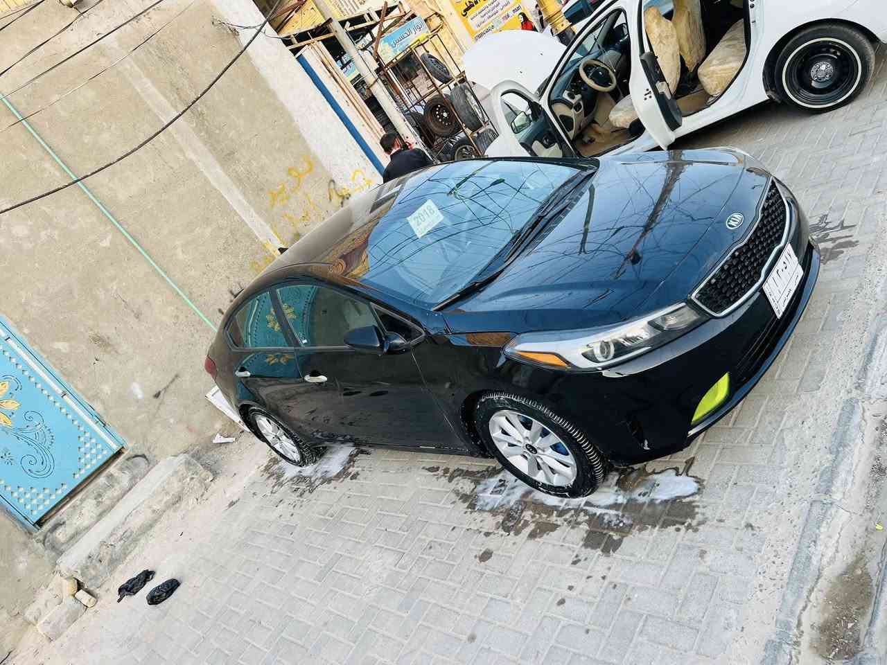 السلام عليكم كيه فورتي 2017 نص مواصفات حره رقم مثنئ تحويل مباشر وارد امريكي ماشيه 120 ضرر جاملغ وبنيد وصبغ جاملغ خلفي  بدون ضرر عابر كير ايتي 6 نمر محرك 2000 دوش حداديه تخم تاير تبريد ثلج كير ومحرك شرط جاهزه للخير مابيه نقص السعر 100 وبيه مجال للطيبين مكاني رميثه واتساب *********** 
اتصال ***********
