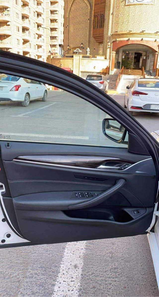 السعر 28500 الف دولار
BMW 530 
نـوع الـسـيـارة : BMW
سـنـة الـصـنـع : 2020
نـوع الـمـحـرك : بنزين كامل
سعة المحرك : 2000
Turbo
صندوق السرعات : اوتوماتيك
قياس الإطارات : 19 انش
⚠️الـمـواصـفـات الـتـكـنـولـوجـيـة ⚠️
- شاشة عدادات ديجيتال
-  كاميرا خلفية
- نظام التشغيل الذكي
- نظام الدخول الذكي
- مانع تصادم
- مانع انزلاق
- تحذير تغيير المسار Lane Change Warning
- تحذير مغادرة المسار Lane Departure Warning
- تحذير من الاصطدام الأمامي - Front Collision Warning
- هاند بريك كهربائي ( AUTO HOLD  )
- اوامر صوتية للتحكم بالسيارة 
- نظام التحكم بالشاشة والصوت من خلال حركة اليد 
- نظام ملاحة
- عدة أنظمة قيادة: Sport / Comfort / ECO PRO
- حساس النقاط العمياء - Blind Spot Sensor
- تحذير السرعة Speed Warning
⚠️الـمـواصـفـات الـخـارجـيـة ⚠️
- اطارات المنيوم 19 انش
- اضاءة امامية LED
- اضاءة نهارية LED
- حساسات امامية وخلفية
- نظام الضوء النهاري
- فتحة سقف  
- مرايا كهربائية قابلة للطي
- حساسات امامية وخلفية
- حساسات مطر للمساحات
⚠️الـمـواصـفـات الـداخـلـيـة ⚠️
- مقاعد جلد 
- مقاعد كهربائيّة
- مكييف خلفي منفصل
- عجلة القيادة جلد
- ذاكرة للمقاعد 
- غيارات عالستيرنج - Steering Wheel Paddle Shifter
- مقاعد مدفأة 
- صندوق كهرباء 
- إضاءة ليد LED داخلية متعددة الألوان Ambient lighting
- ماوس للتحكم بالشاشة
- عتبات مضيئة بشعار BMW
- التحكم بالنظام السمعي من عجلة القيادة
- التحكم بتثبيت السرعه من عجلة القيادة
- منافذ للشحن امامية (USB) وخلفية (USB-C)
- نظام Apple CarPlay
- Wireless charger
- مكيف ذكي (Smart climate) 
⚠️نـظـام دفـع الـعـجـلات⚠️
- نظام الدفع الخلفي
للاستفسار
***********
