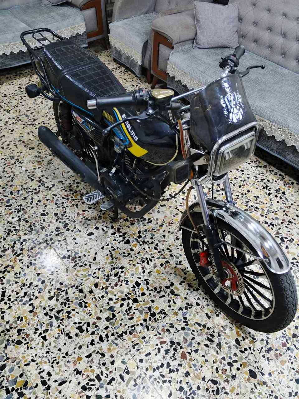 دراجه موديل 26 السعر 850 وبيها مجال عنوان بغداد الكماليه المو شراي لا يخابر ولا يعلق متواجد واتساب وانتصال 
***********
