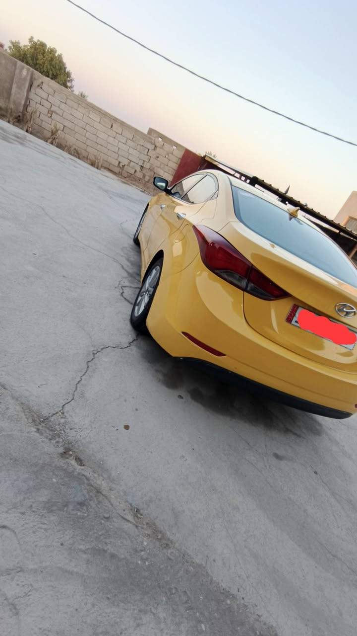 سلام عليكم هونداي الانتره 2016 مريكي ترهم مراوس ترهم  قصاد مقدم زين
حره بسمي تحويل مباشر رقم مثنه
مكينه مكفوله مع الكير
الموصفات واضحه 
 شاشه لمس كامره موصفات كامله عوزه فتحه وبصمه 
باقي تفاصيل تصال ***********السعر 107 وبيه مجال لشراي
