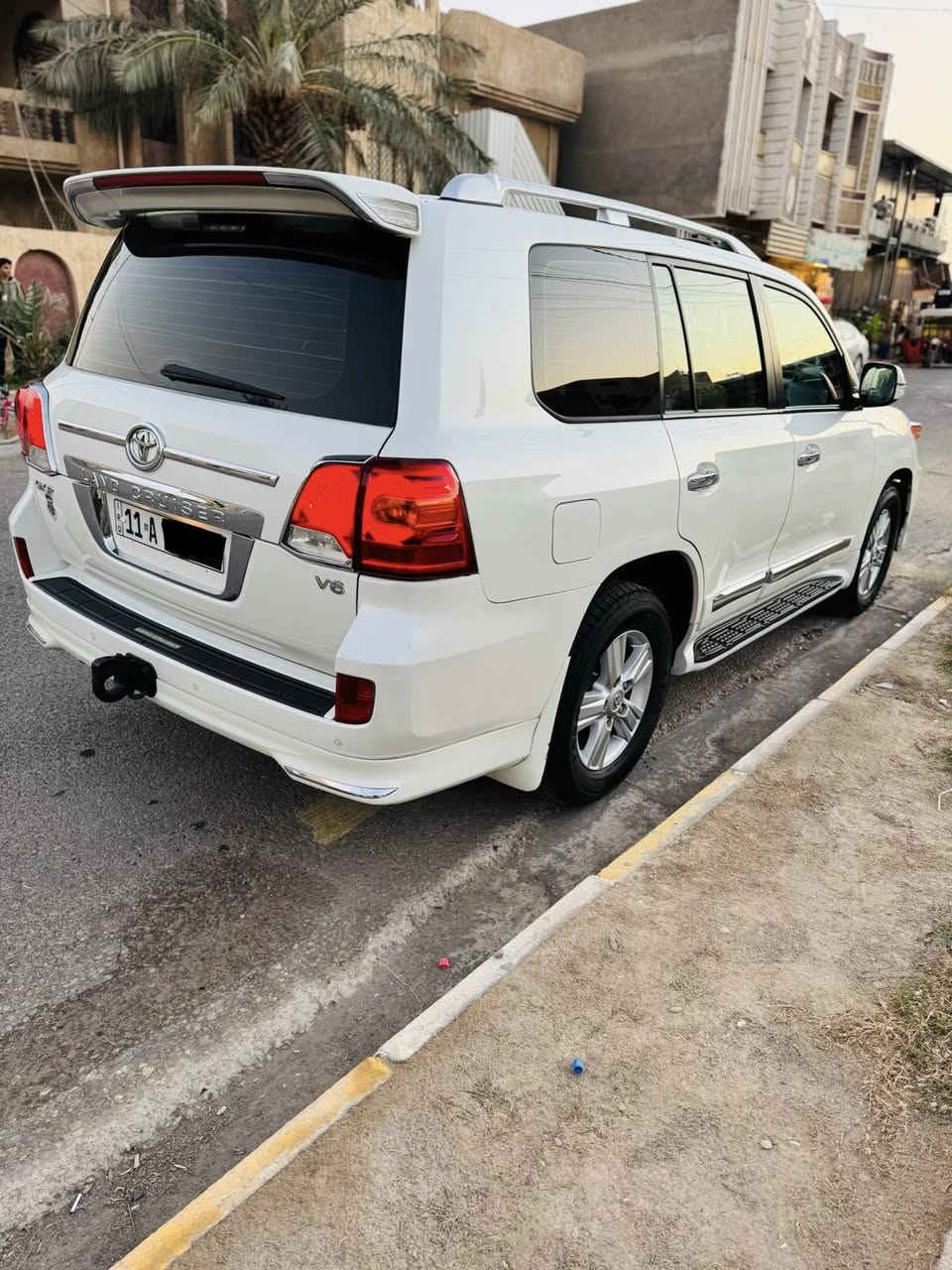 السلام عليكم
تويوتا لاندكروز 2014 فطيم اصل 
كفالة عامة 
رقم بغداد بأسمي مشروع وطني 
ماشية 109
المواصفات
سلايد روف
تشغيل عن بعد
حساس امامي خلفي
زراك لايت
ثلاجة
تخم تاير دنلوب 
محرك 4000 V6
مكانه واسط الكوت 
***********
السعر 425 وبيه مجال
