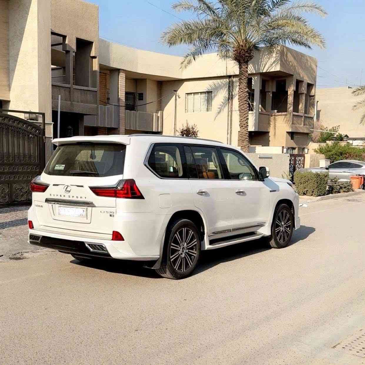 لسلام عليكم 
الكزس سوبر سبورت موديل. 2018. ابريم  فول 1/1  جكااات 
مكفولة  جديده 
رقم بغداد هزه وفحص جديد
السعر 660 بيها مجال
الاتصال عل رقم.   ***********     بغداد 
المواصفات فول 1/1 جكات
