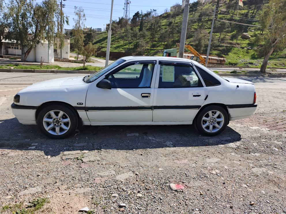 ئۆپڵ ڤیکترا مۆدیل 1991 مەکینە 20 گیڕ و مەکینە بەشەرت مەکینەی ئەوروپی بۆ بەستراوە ئیفرۆ کەپس سەنەوی وەکالەیە ویلی ئینفنیتی لە ژێرە ویلو تایەی خاوێنە سەیارەیەکی بەکێشە تەقەو ڕەقەی نیە زۆر توندو تۆڵە لایت زینۆن نرخی 16 وەرەقە و معامەلە شوێن کۆیە *********** كويسينجاك, أربيل
