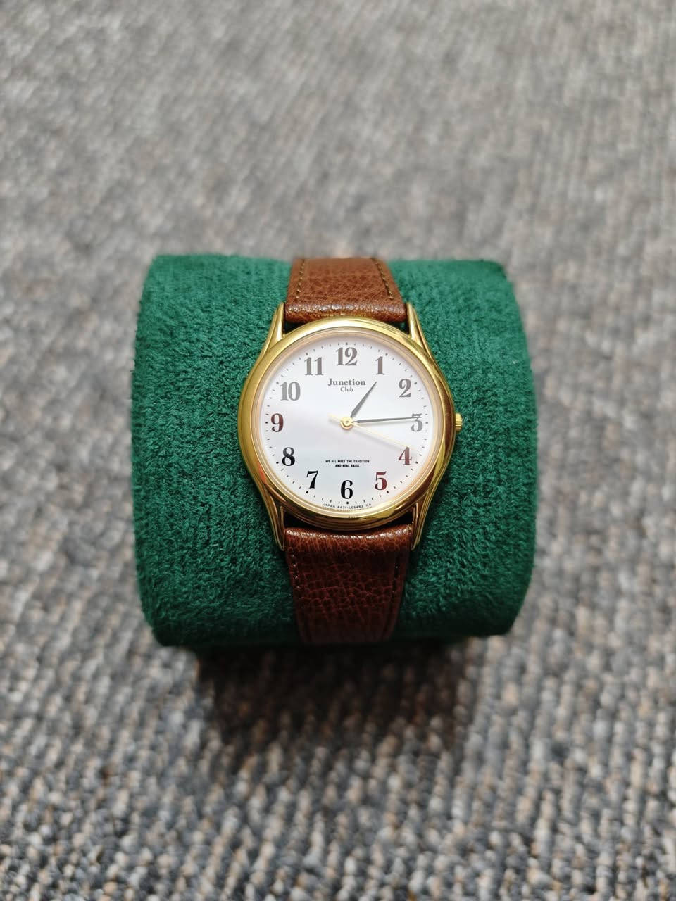 سلام علیکم. 
ساعە ستزن جنکشن یابانی اصلی للبیع. باتری. قطر 33 ناعم. فنتج قدیم. ساعە رسمیە کلاسیکیە رائعە جدا. نضیف جدا بالستیكر. سعر 40 الف.


**إذا كنت صاحب هذا الإعلان وتريد حذفه لأي سبب، رجاءا أرسل رسالة إلى الدعم الفني**