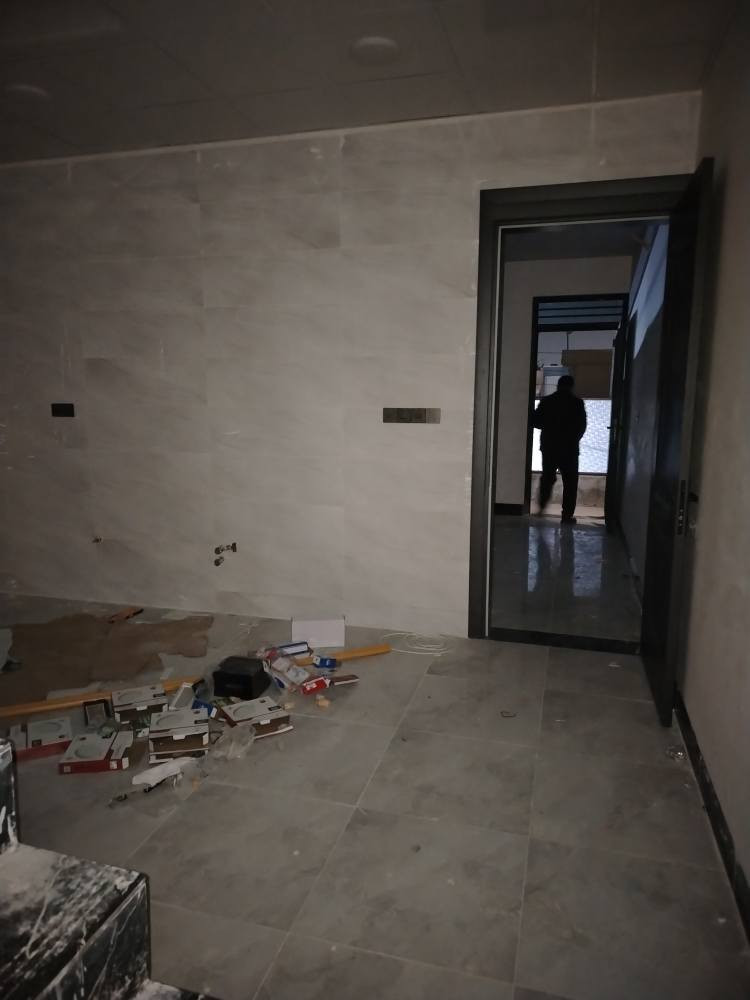 دار للايجار طابق الثاني صفر مامسكون 
مساحه 100م
يحتوي على غرفه نوم مع استقبال مطبخ صحيات وبيتونه كبيره وسطح
سعر 225الف ماء وكهرباء على صاحب الدار
عنوان كركوك حي العسكري قرب جامع المعراج
*********** علي
*********** ابو مصطفى يايجلي كركوك, العراق
