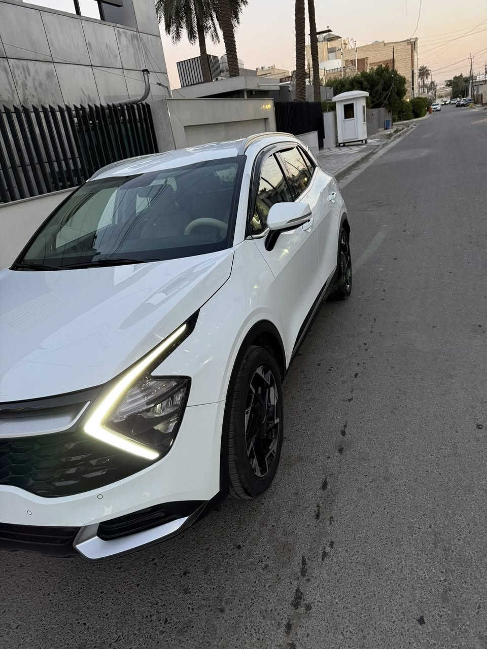 السلام عليكم 
سياره سبورتج خليجي موديل 2023 للبيع 
المواصفات : بصمه ،
تشغيل عن بعد 
، ترحيب 
، ويل ١٩ 
مري طبك
بلوجكتر.
….
حادث السياره: موجود بلمنشور صور السونار 
ايرباك دشبول وسيترن 
طخه بلبدنه
للتواصل والاستفسار
***********
مكان تواجد السياره كراده خارج
