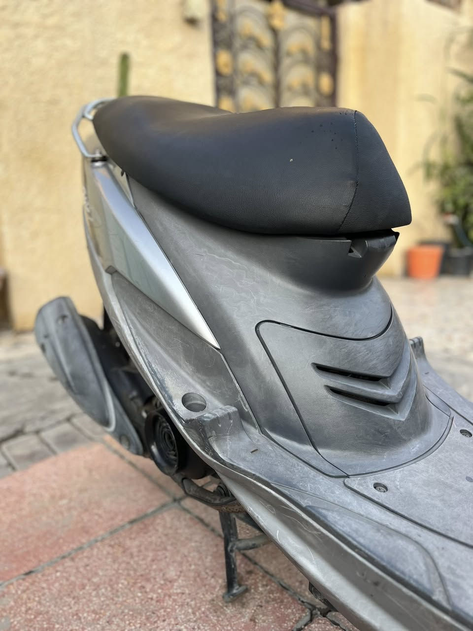 السلام عليكم دراجة ماكس منغولي 120 رمبة رمبة للبيع الدراجة مكفولة من الطول للطول ختم واحد كفر وملاح ومكينة تخك تاير جديد كابريتر وسلف بلادي جديدة حيل السعر 850 وبيهة مجال كلش بسيط مكاني بغداد الحرية قرب الضريبة للاتصال *********** موجود اتصال وواتساب
