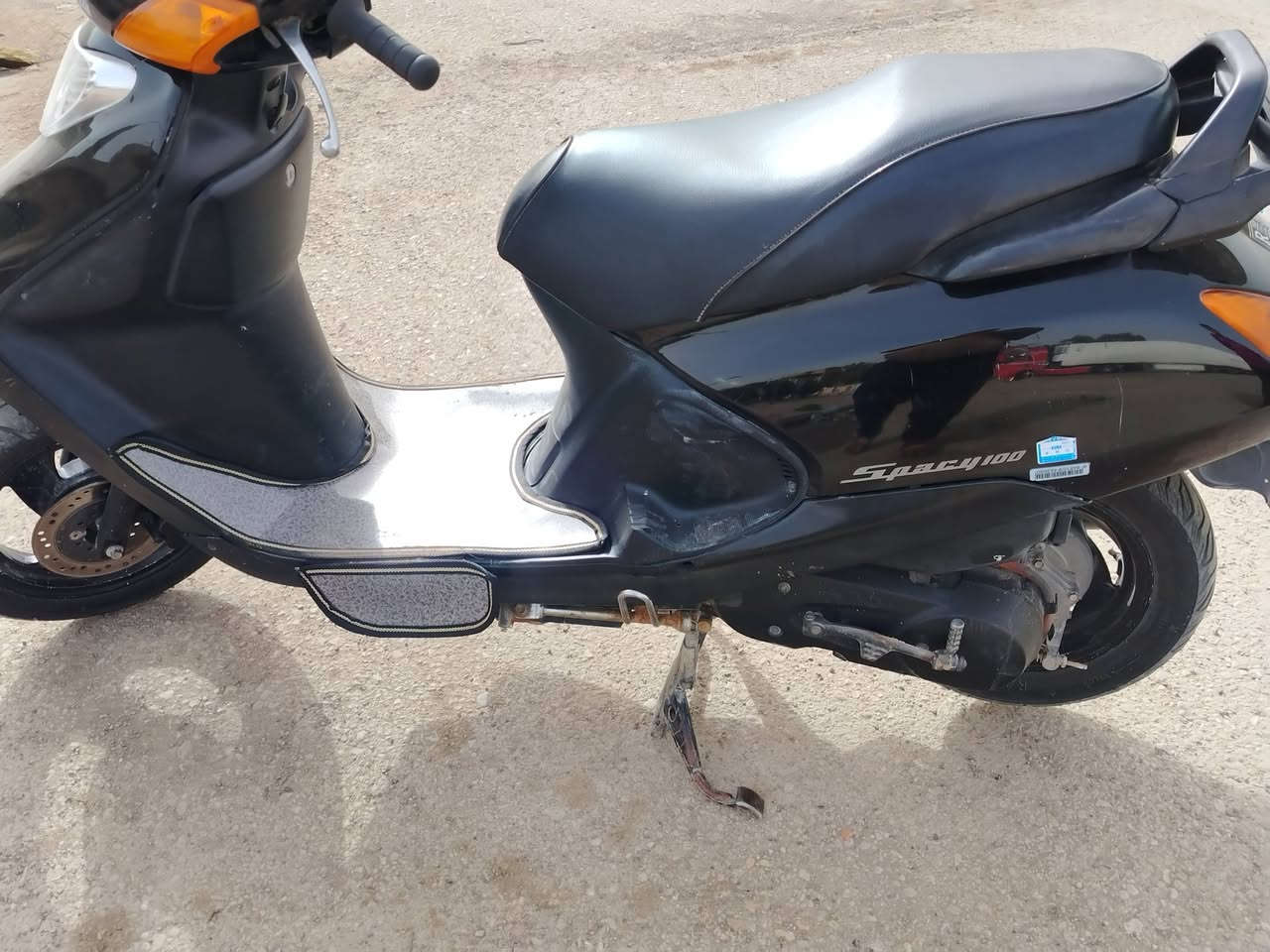 سلام عليكم دراجة سبيسي ياباني لبيع مكفولة من كلشي وكلشي شغال مابيه اي نقص ماشية ٢٩ مكانك كوت السعر بمليون وبيهة مجال ***********
