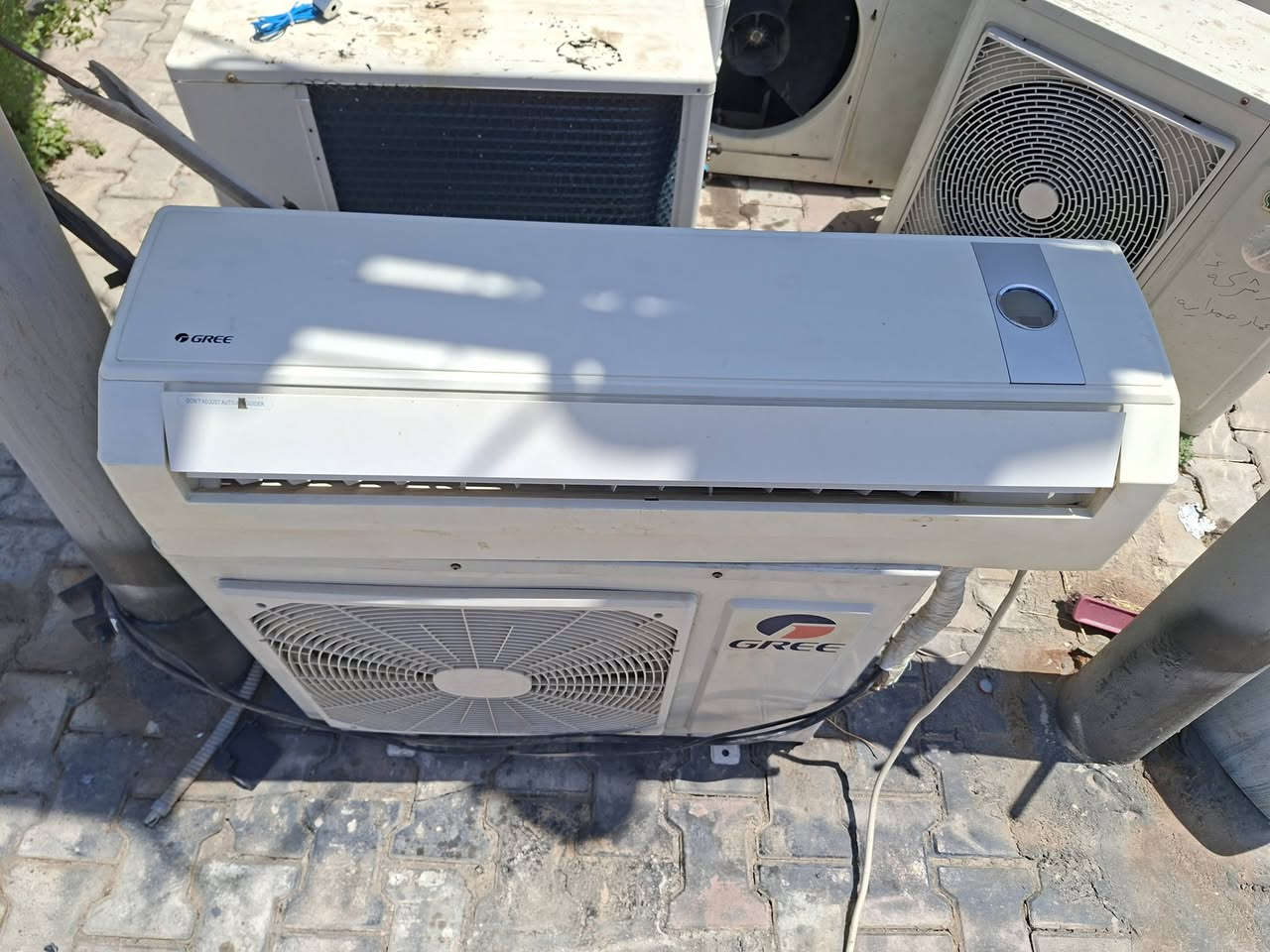 سبلت. للبيع. حجم طنين نوع كري نضيف 
السعر النهائي 
300 الف 
***********

