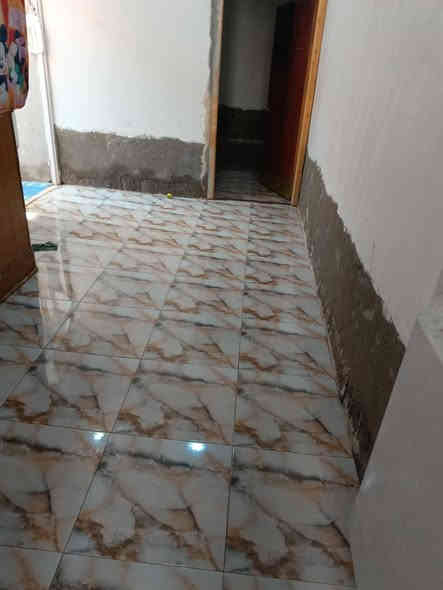 دار للبيع مساحة ١٠٠متر غرفه وصاله ومطبخ واستقبال حمام داخلي تواليت خارجي البيت بناء بلوك السكف عكاده تفاصيل الدار كله بالمنشور موقع كوفه شارع ميثم التمار قرب دور الحوزة سعر الدار ٢٧ وبي مجال قليل ***********
