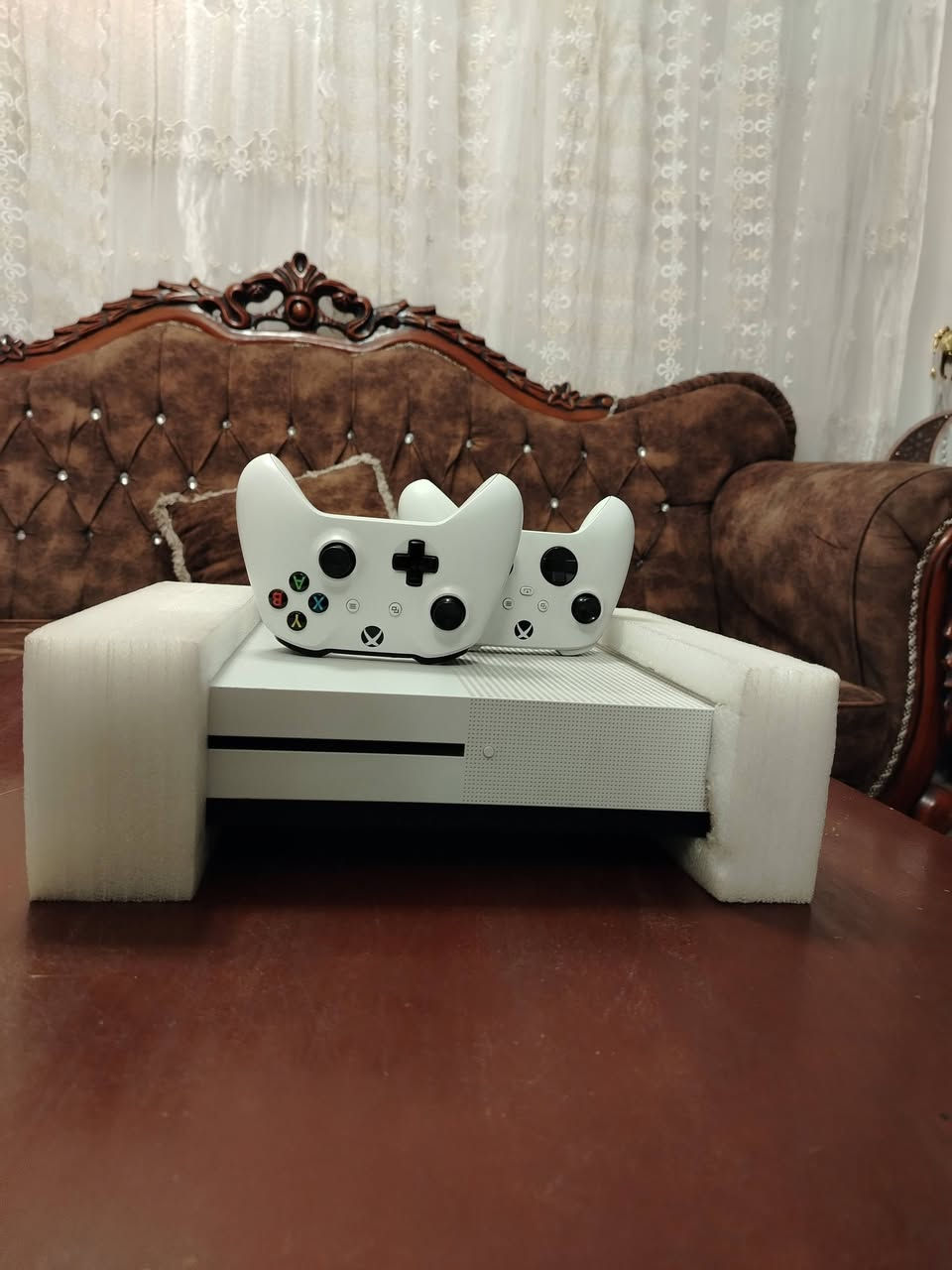 سلام عليكم حبايب اكس بوكس وان اس واحد تيره مع ثنين جوستك وثنين اقراص واحد فورزه هورايزن 5 النسخه الاخيره وقرص GTA 5 نسخه خاصه والاخيره الجهاز جداً جداً نضيف وما داخل تصليح واي عطل ما بي سعر الجهاز 160 وبي مجال بسيط ♕♕رقم *********** ما متوفر ماسنجر فقط واتساب عنوان بغداد
