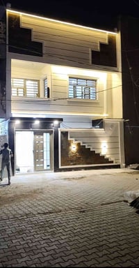 للبيع ببت طابقين  على الساحه  بناء جديد درجه اوله العنوان قطاع 61 مجاو...