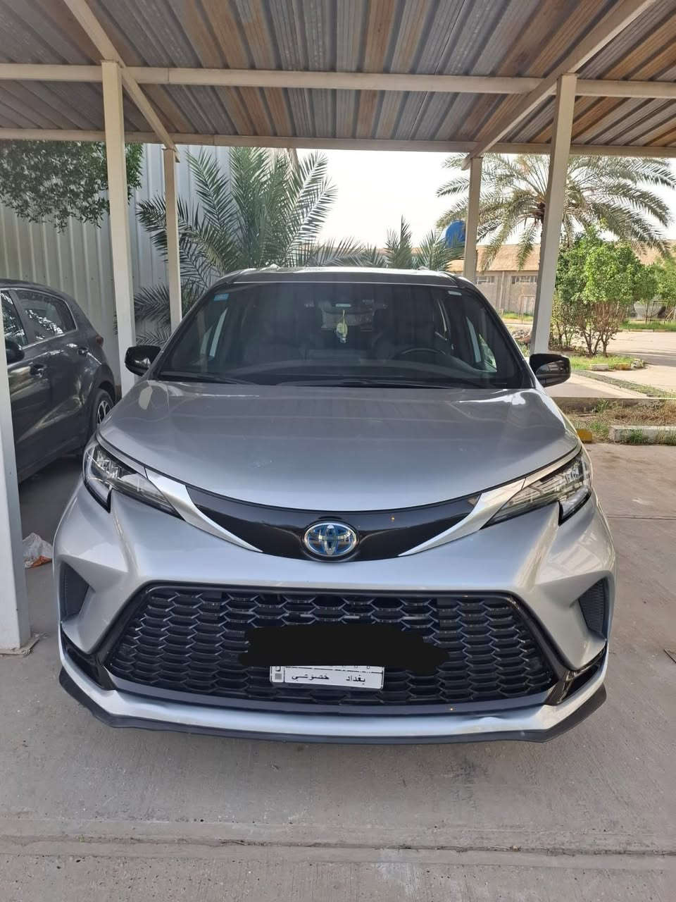 سيارة تويوتا سينا لون سلفر 
موديل 2022 هايبرد 
محرك 2500 اربعة سلندر 
فئة XSE 
حادثها جاملغ خلفي ايربالك بردة فقط طاك 
ماشية 50،000 كيلو متر وقابل للزيادة 
السعر المطلوب 270 ورقة وبيها مجال 
الرقم *********** للتواصل والاستفسار الجاد فقط السيارة موجودة في بغداد
