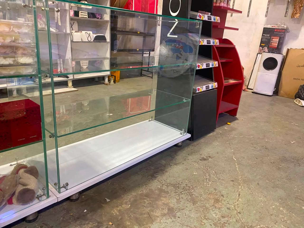 للبيع
رفوف خشبية عدد 60 قياسات طول 220 عرض 120 عمق30

ڤاترينا زجاج عدد 5 قياس طول 85 عرض 97 عمق 38

المكان حي الامانة ساحة مظفر مقابل المحكمة للاستفسار اكثر التواصل على الرقم ***********
