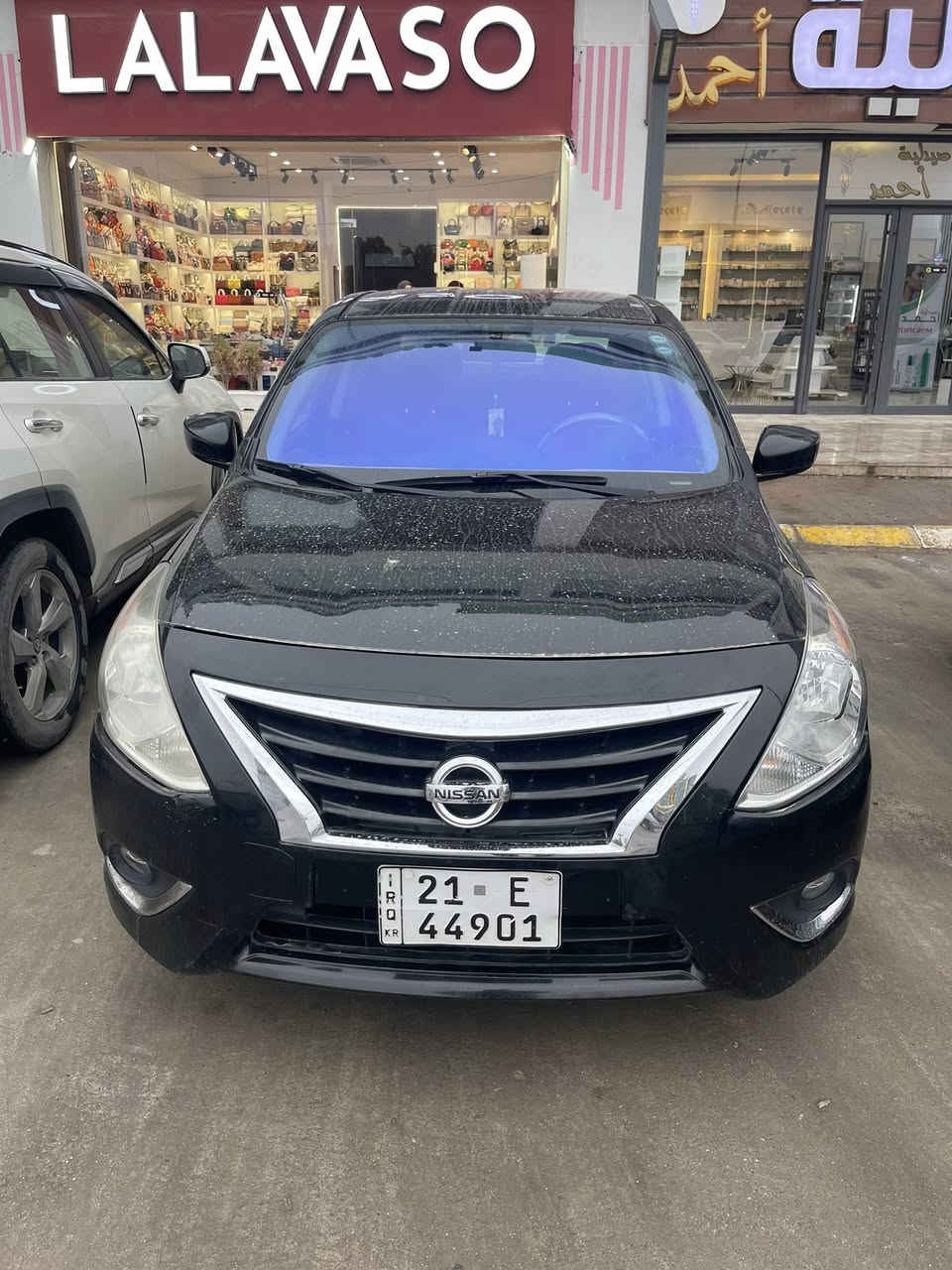 سلام عليكم
نيسان فيرسا موديل 2018  للبيع فقط
مواصفات sv معروفة

رقم سليمانية باسمي السنوية تنتهي ب 2030 

حادثها قطعتين جاملغ طرف السايق وباب السايق مبدل بلادي

 بدون دواخل وايرباك التكمة طرف السايق فقط طاك 

بيها كوبون بنزين 
سعرها 105 وبيها مجال مكان السيارة كركوك 
 للاستفسار هذا رقمي (***********)
