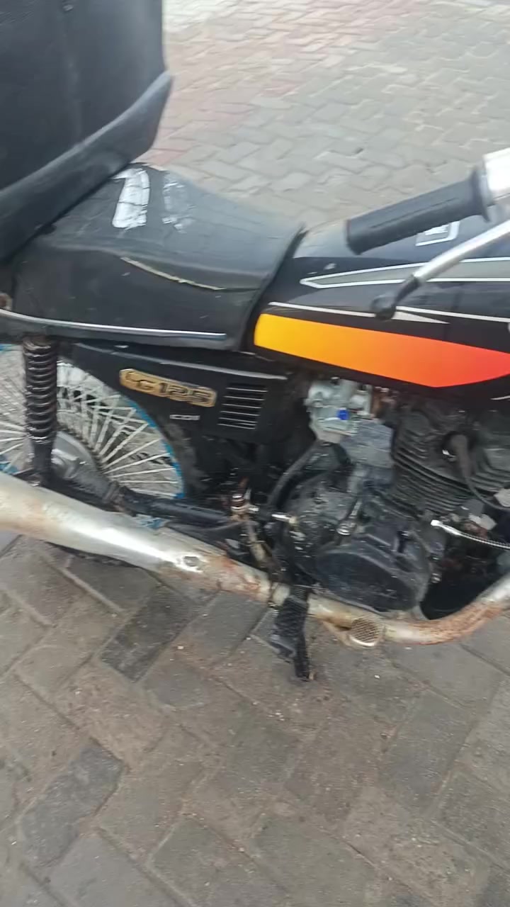 دراجه للبيع ايراني موديل 20 نظيفه كل شيء ما بيها وكل شيء شغال بيها وشرط ما مفتوحه رايدها 480 وبيها مجال***********
