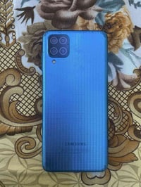 يوجد مبايلي كلكسي M12مابي اي عيب المبايل نضيف   السعر نتفاهم بل خاص 07...