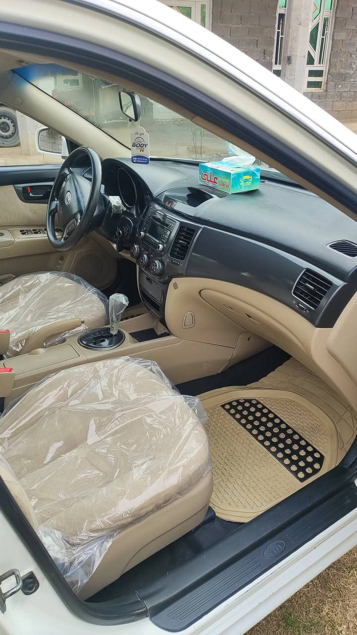 السلام عليكم
كيه اوبتمه 2009خليجي محرك 2400 بسمي تحويل مباشر السياره جاهزه بيه بس اشويه يم قبق البنزين صبق 
رقم الهاتف ***********
***********
