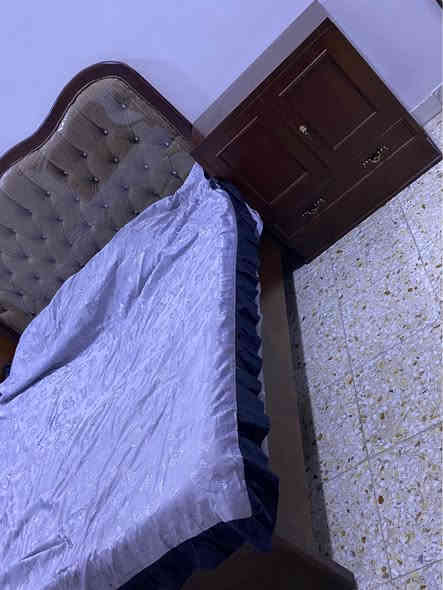 السلام عليكم 
للبيع غرفه صاج اصلي من الجد للحفيد استخدام ٧ اشهر  فقط مصبوغة لتبديل اللون فقط من بيجي الى جوزي فصلتهة ب٣ ملايين ونص وصبغتهة بمليون و٣٥٠ 

للبيع ب٣ ملايين الغرفه اخت الجديده صار عندي سفر وداصفي بالغراض 
مكاني الدوره حي الحسين 
للأستفسار *********** 
متوفر  واتساب بغداد
