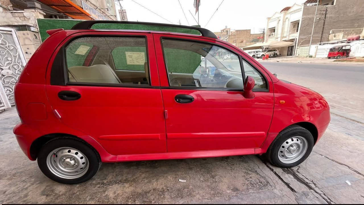 السلام عليكم لبيع كيو كيو موديل 12سياره جديدكير محرك على وضع الشركه ماملعوب بيهن السياة مكفول كير اتوماتيك تخم تاير جديد صدر امامي خلفي جديد سيارة مناقصه اي شي هزة جديد باسمي تحويل مباشر ماشيه 44 متواجد على الفيس  مكان السيارة بغداد ابيع نقد وقسط ***********
