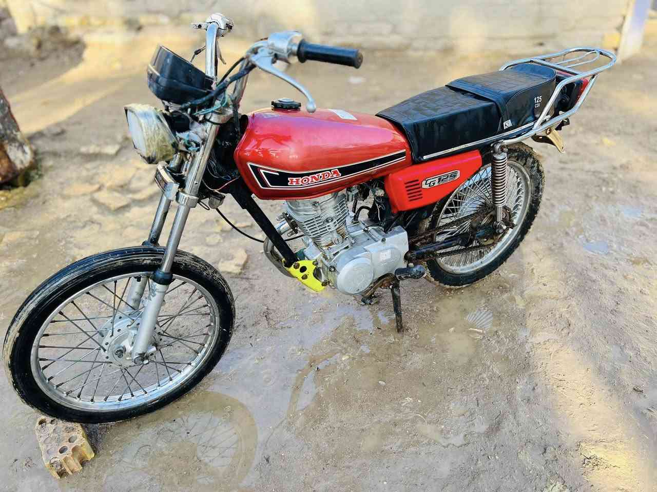 دراجه للبيع كلك كلك
السعر 350 وبيه مجال
المكان ناصريه سيددخيل 
***********
