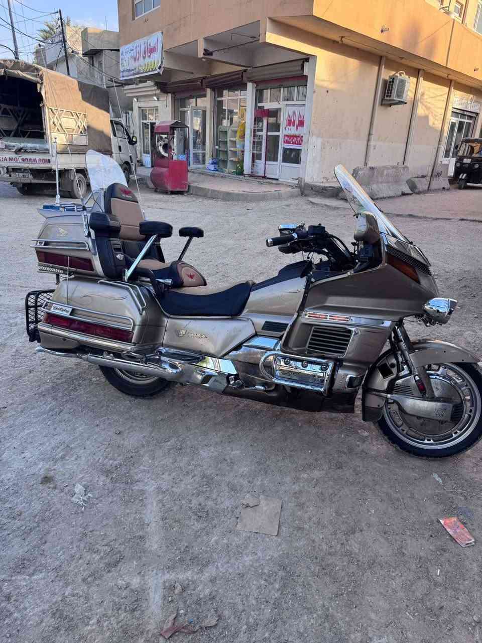 سلام وعليكم من رخصةالمدير كولدن للبيع موديل ٩٩ مسجلة ٨٩ دراجة كاملة رقم بغداد بأسمي شرط التحويل جك شغال بك شغال كهربايات شغالةمكان ديالى للاستفسار الاتصال على الرقم ***********
