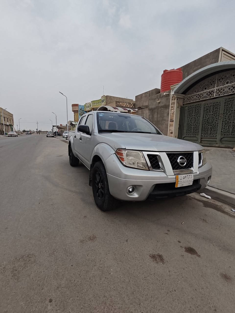 سلام عليكم نيسان فونتيرا 2016

سيارة وارد امريكي. بيها ضربه المدگر الي موضح بالصوره وباب  والباقي سياره بيها رصعات خفيفه تجي وشوفهاا
سياره مكينه جديده صارلها اسبوع حداديه جديده سياره تايرات جدد ترايها ايخبل مكينه6V 4.0 
تبريد يشتغل ثلج  
وارقامها كامله بس تروح تستلم لوحات   
مكان السياره البصرة الزبير 
السعر 140 بيها مجال قليل
هاتف‏‪0774 205 4162‬‏
