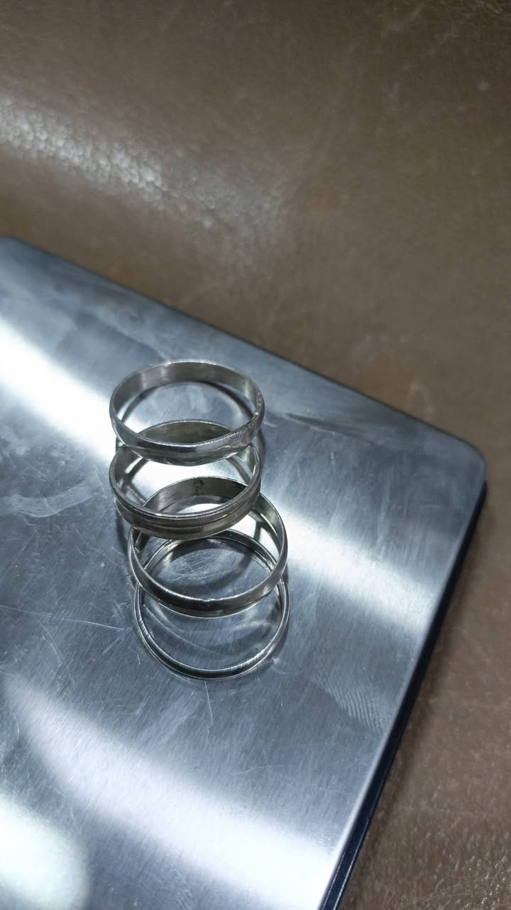 حلقات  فضة٩٢٥ سعر القطعة ب١٥ اذا شلع ٤ قطع ب٥٠


**إذا كنت صاحب هذا الإعلان وتريد حذفه لأي سبب، رجاءا أرسل رسالة إلى الدعم الفني**