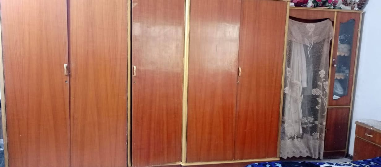 غرفة نوم اخشاب وقنفات للبيع ***********
