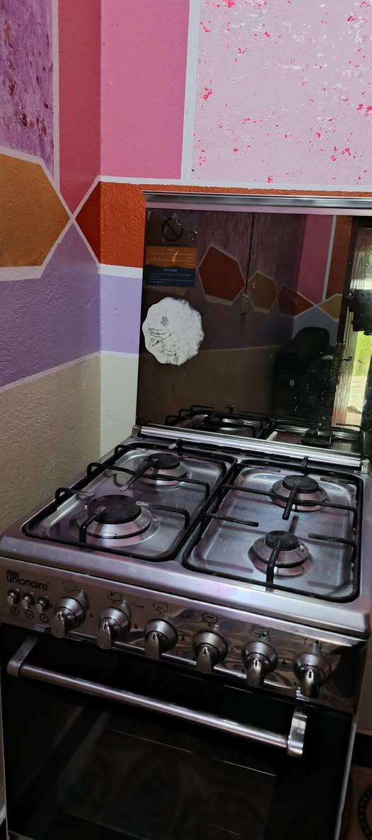 طباخ للبيع كهرباء وغاز شرط كلشي مابيه سعر 125وبيه مجال***********وهاذا رقمي
