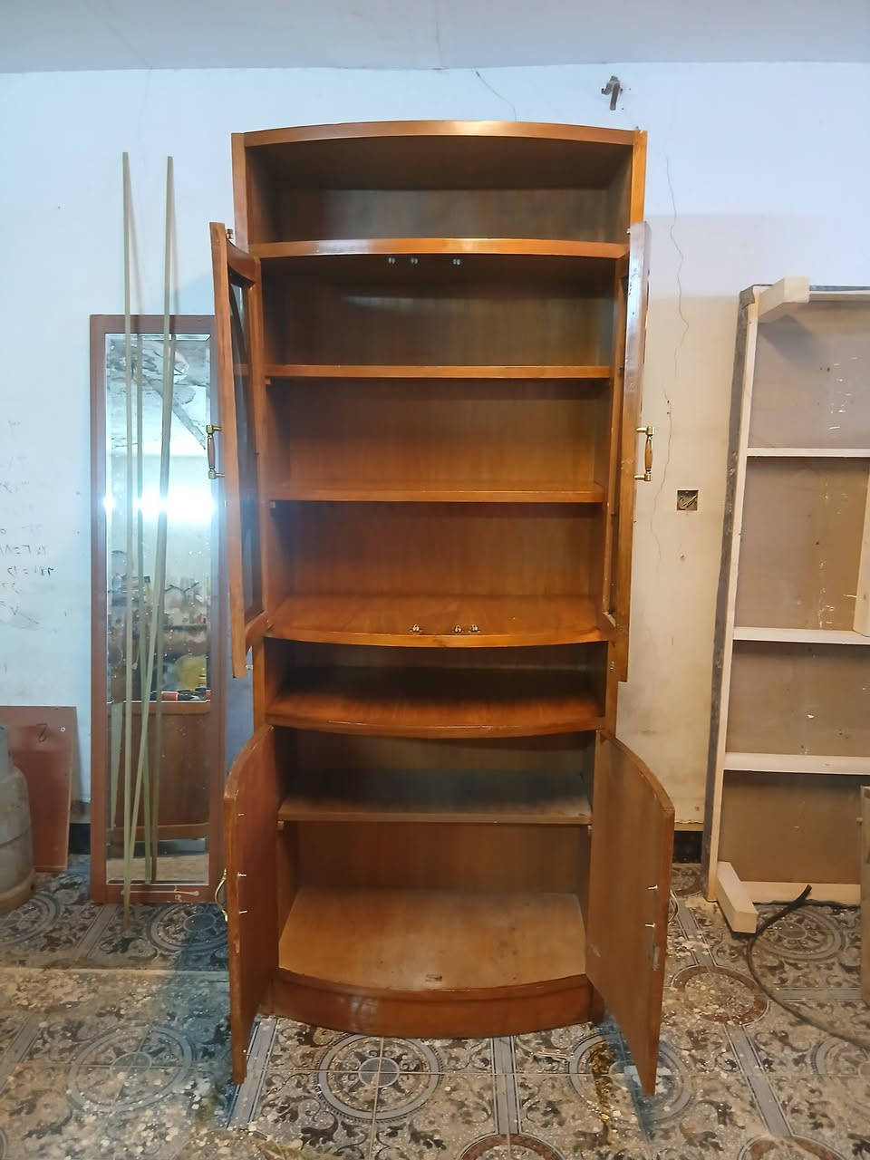 غراض مستعمله نظيفه جدا للبيع كلمن وسعره المراسله خاص او الاتصال ***********مكاني بغداد
