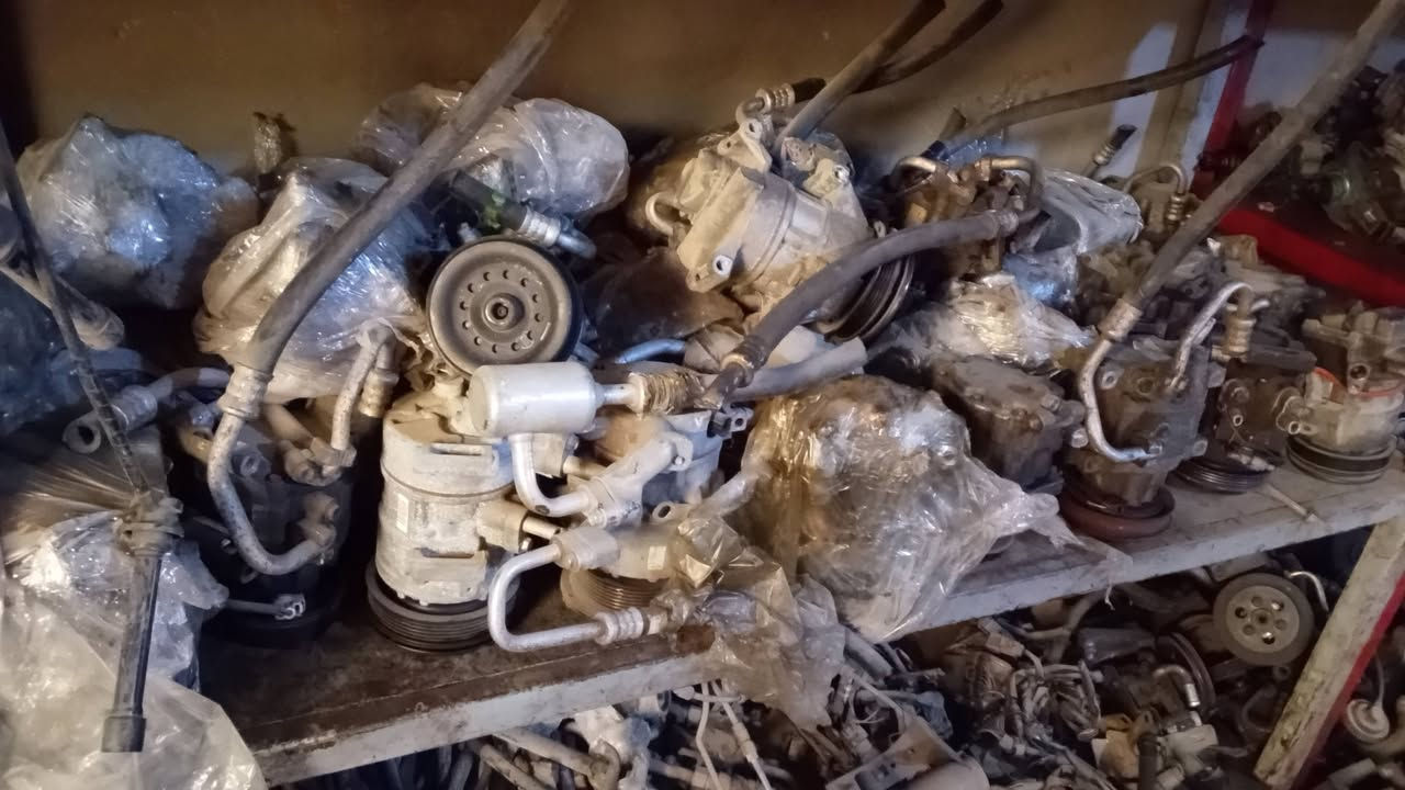 سلام عليكم ورحمة الله وبركاته يتوفر لدينا قطع غيار سيارات اليابانية كورلا كامري (كنبريسر /دينمو / مشط ستيرن/ اذان محرك /سلف / قمجي كير/ باور ستيرن / باور +عنبار / )

العنوان بغداد الطالبية ساحة 83 مجمع بغداد 

للتواصل الاتصال على رقم الهاتف (***********)

يوجد توصيل لجميع محافظات العراق .
