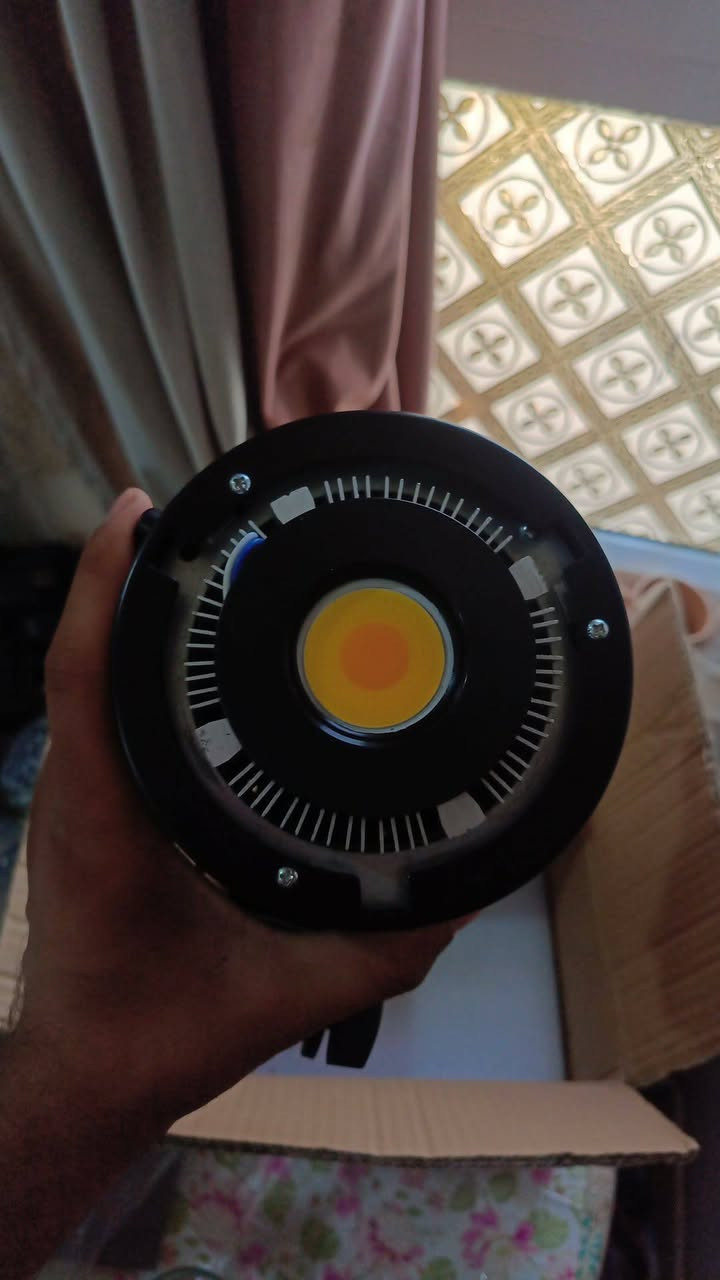 اضائه مستمره بهل شكل
جديده لوك غير مستخدمه ابيض وشمسي 
ريمون تحكم عن بعد 
مروحه داخليه للتبريد الاضاءه 
سعره 75الف توصيل متوفر 
واتساب ***********
@إشارة
