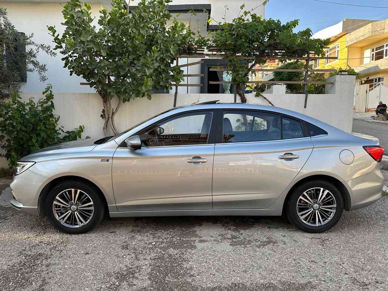 سەرەتا بە ناوی خوای گەورە
Mg 5 luxury 2024

فول فول مواسەفات 
شاشە
بەسمە
کوشن هیتەر
چوار کامیرە
کوشن جڵد
کوشن کارەبا
حاسە 
ئۆتۆ هۆڵد
برێگ بەسمە
ئاوێنە شەفت و کارەبا
لیدی دواوە و پێشەوە
ویل کڕۆم بیلاد

زۆر مواسەفاتی تر

بێ بۆیاخ بێ سارد بێ چاڵ تەنها یەک قۆپی بچوکی هەیە بە دەرگای پێشەوەی لای سەکن دوو پەنجە ئەبێت

سەیارەکە تەنها ۹ هەزار ڕۆشتوە وەک سفر وایە 

سعری ۱۱٥ گەڵاو معامەلەیەکی برایانە 
تکایە ئەگەر سعری بازار نازانی لە خۆتەوە سعر مەڵێ لەگەڵ ڕێزم ...

   ‌                                     ***********
