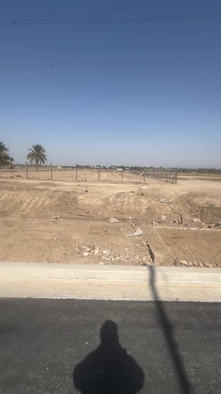 دونم سند 25 واجه 37 ونزال 70  متوفر خدمات كاملة (ماء +كهرباء+تبليط (التبليط من جهتين )  ) يصلح سكن او مزرعه عائلية حصراً او يصلح للتقطيع مسموح البناء 
العنوان: بغداد_المحمودية_ناحية الرشيد _مجاور حي الفاو 
السعر : 280 مليون قابل للتفاوض 
للاستفسار والاتصال : ***********///***********
