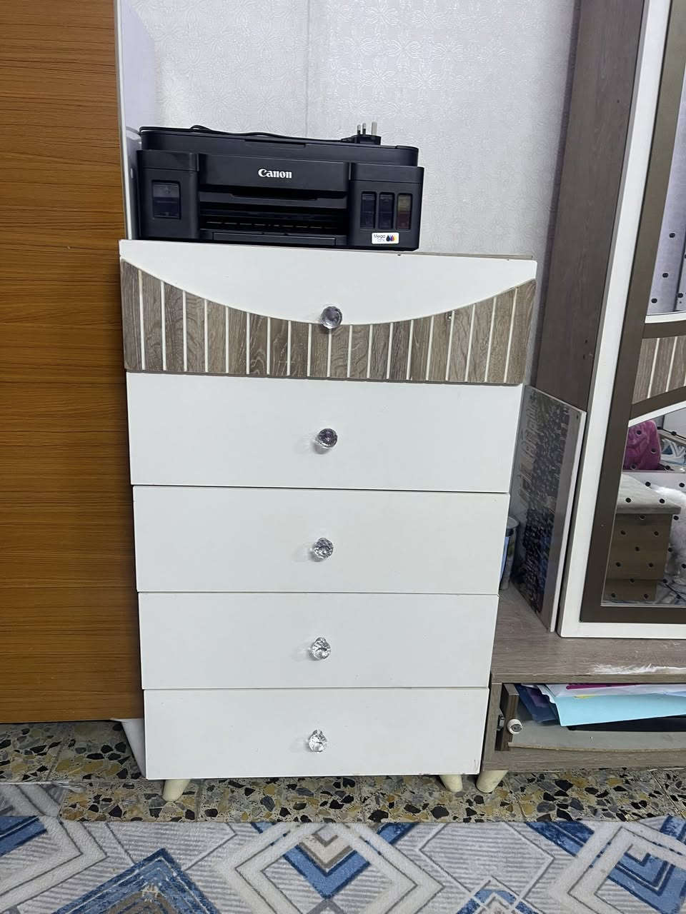 غرفة تركية مستعملة للبيع 
باب الكنتور سلايت 
السعر ٤٠٠ 
للاستفسار 
0771 497 1913
