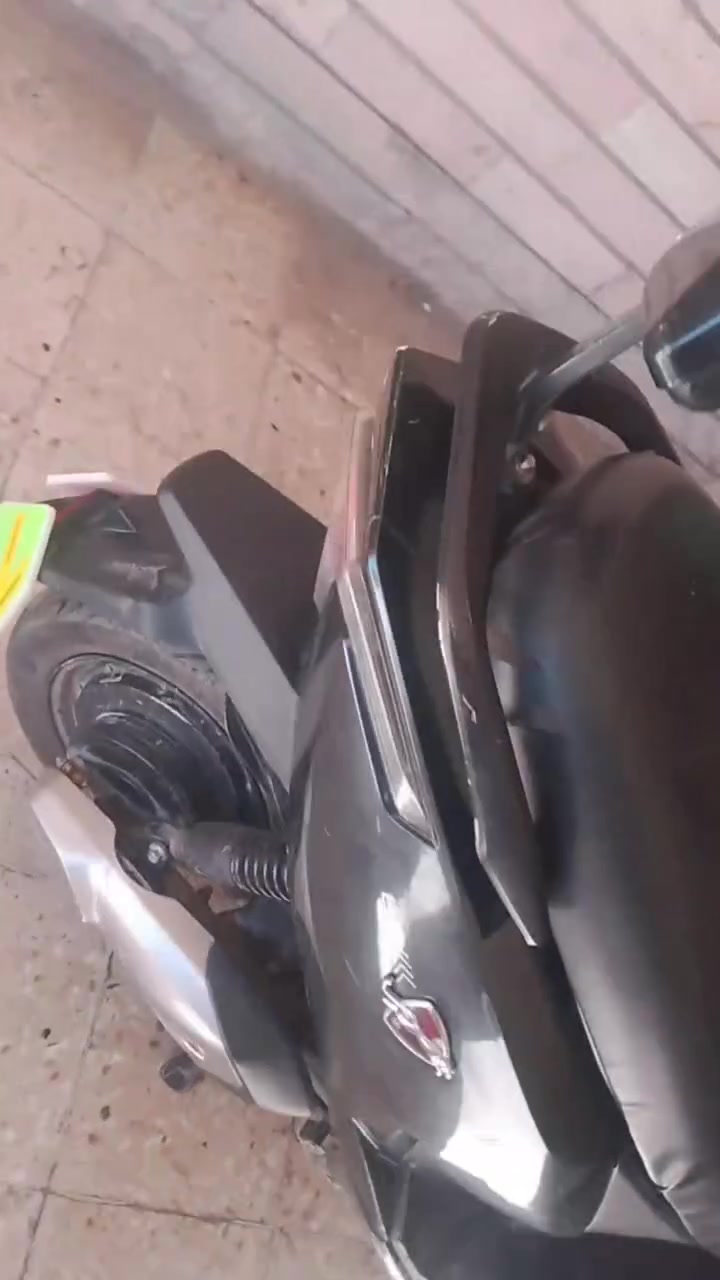 سلام علیکم عندی دراچه شحن اللبيع بسعر مناسب 400بيهه مجال رقم هاتف ***********🔥
