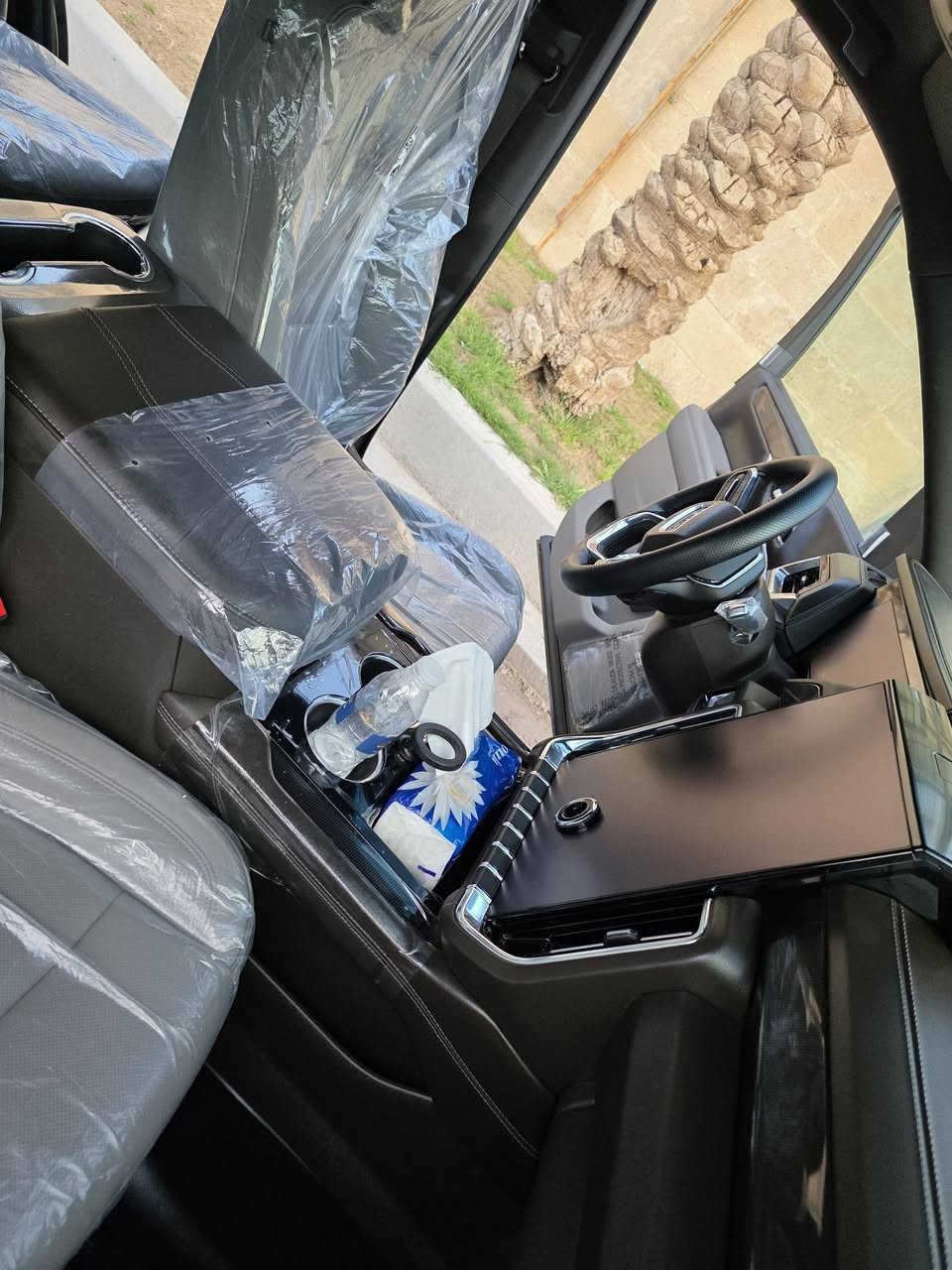 GMC elevation 2025 وكالة المنصور 
رقم بغداد مميز تحويل مباشر بأسمي .الاضافات بيها درع جامه اماميه 
تغليف ppf ضمان ١٠ سنوات 
داخل السيارة ايضا مغلف كامل 
كت كامل للسيارة بلاك اديشن اسود وكاله ضمان 
اغراض السيارة كامل بدون استخدام 
مكان السيارة  بغداد الاعظمية *********** 
السعر 660 ورقة 
**علماً انه الزيرو ٦٤٥ بدون رقم
