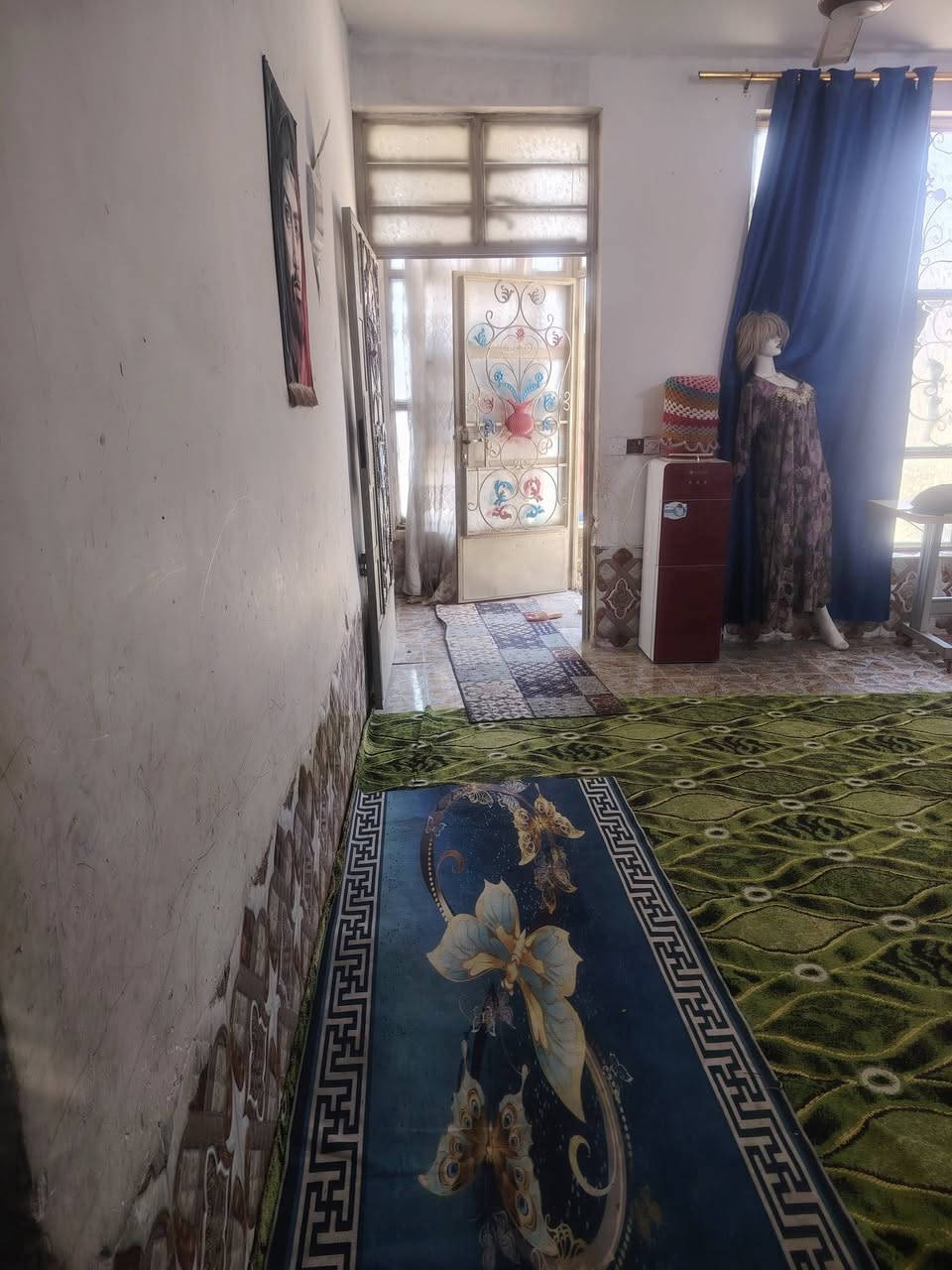 بيت للبيع مساحة ١٦٠ متر قاطين القاط الأرضي بي غرفةواستقبال وصالة ومطبخ ومنور والفوك غرفتين وصالة وصحيات خلف مدرسة الزوراء الأهلية لاتصال ع رقم ***********
