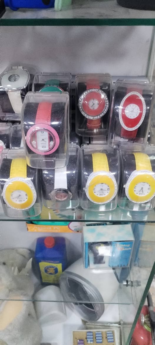 سلام عليكم للبيع سوع نسائي كميه ٤٠٠٠ قطعه للبيع شلعه ***********
