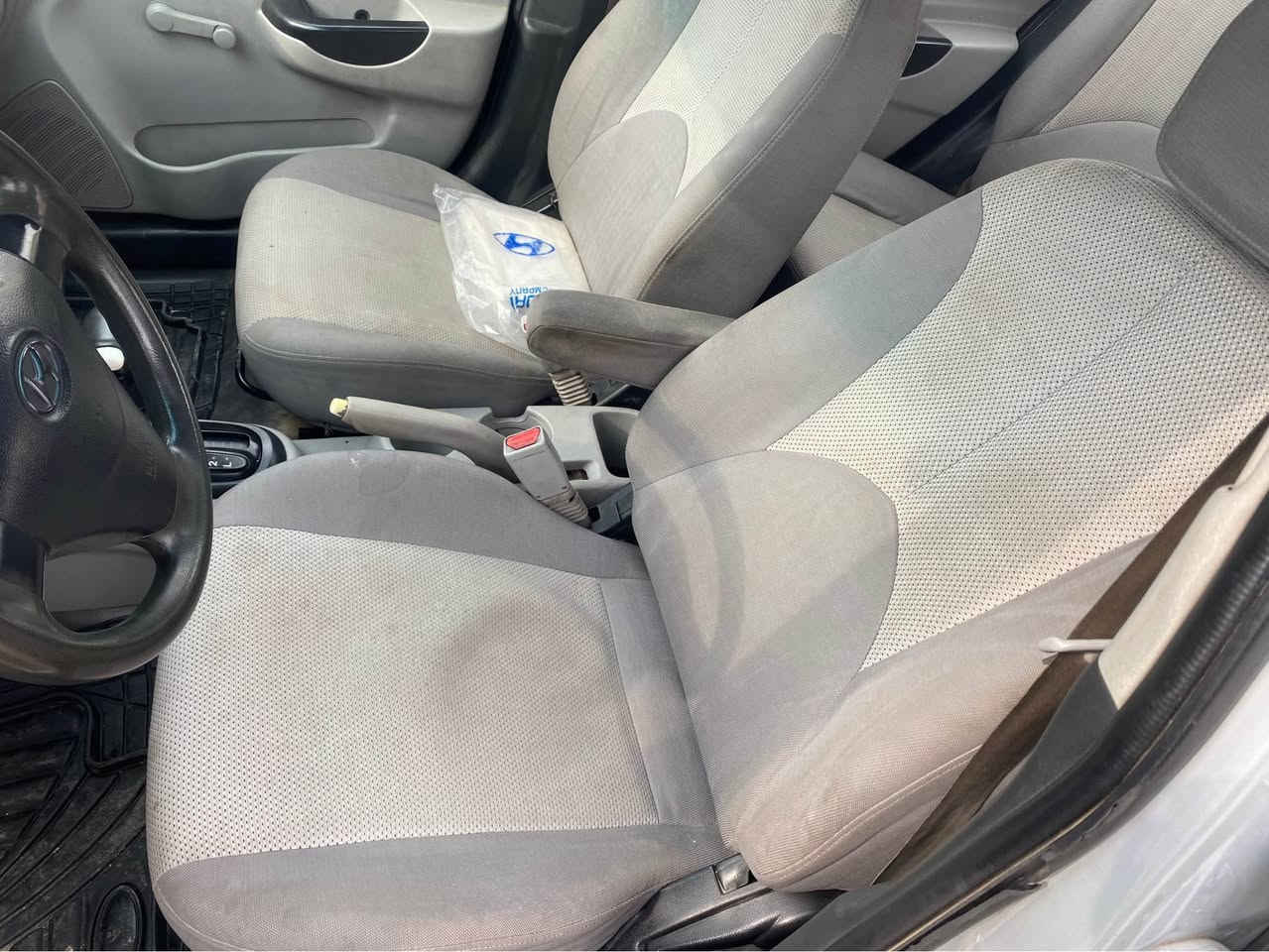 اكسنت موديل 2009
لون سلفر بدون ضربه وصبغ فقط تعديل بارد شبر +كارت 
سنويه ورقم جديد 
مكان سياره كركوك 
سعر 88

*********** كركوك, العراق
