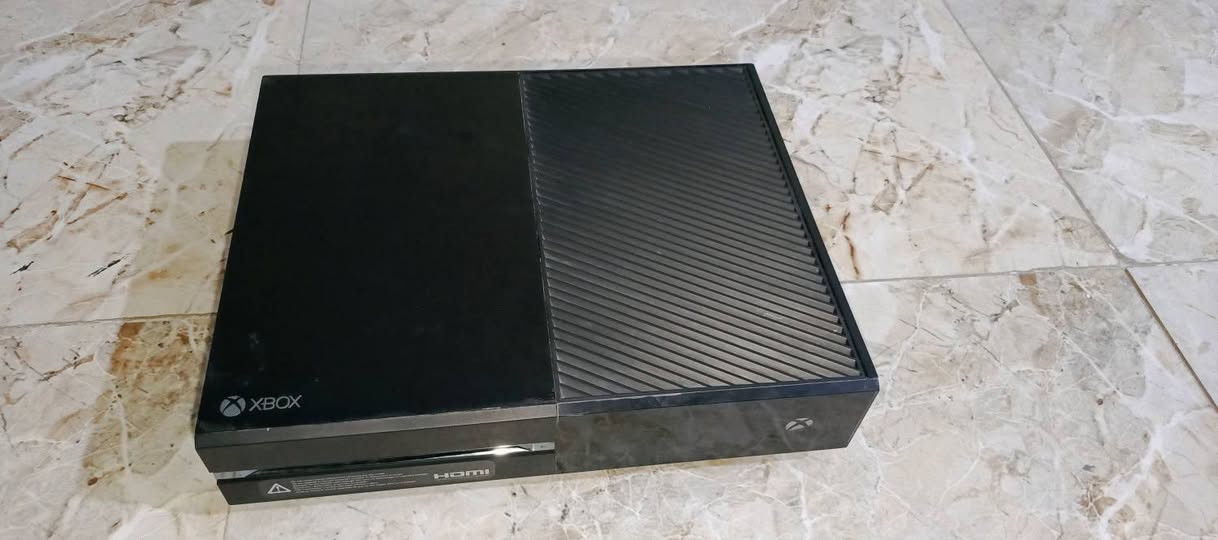 السلام عليكم بلي اكس بوكس ون فات سعره 100الفف وياه حساب او بيها 4العاب او وياه يده وحده مكاني ذي قار الفضليه رقمي ***********
