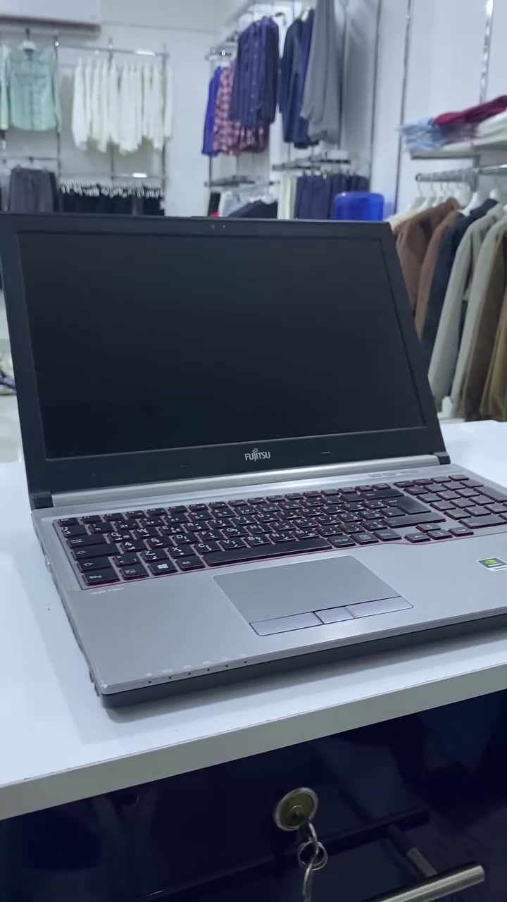 FUJITSU CELSIUS H730 I7
Intel® Core ™ i7 i7-4800MQ بتردد 2.7 جيجاهرتز
وحدة معالجة الرسومات (كارت الشاشة) منفصل: NVIDIA Quadro K1100M
مدمج: Intel® HD Graphics 4600
ذاكرة الوصول العشوائي (RAM) 8 جيجا بايت DDR3-SDRAM 4x SO-DIMM
التخزين 256 جيجابايت (SSD)
الشاشة حجم الشاشة: 39.6 سم (15.6 بوصة)
كثافة البكسل: 1920×1080 بكسل
دقة الشاشة: Full HD

السعر 225 الف دينار 
***********
