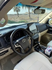 لاندكروزرGxr موديل 2020محدث 2021محرك 8سلندر 4600  رقم بغداد تحويل مباش...