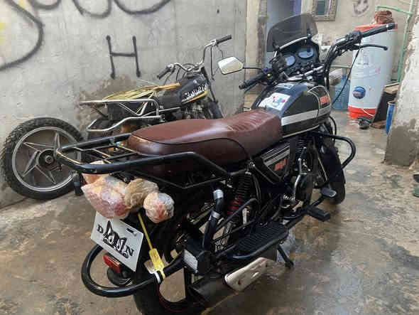 سلام عليكم دايون موديل ٢٥  شهر ٥ اوراق كامله دراجه ما ناقصه اي شي شغل وطلع عنواني بغداد بسمايه ***********
رايده ب 1850 قفل
